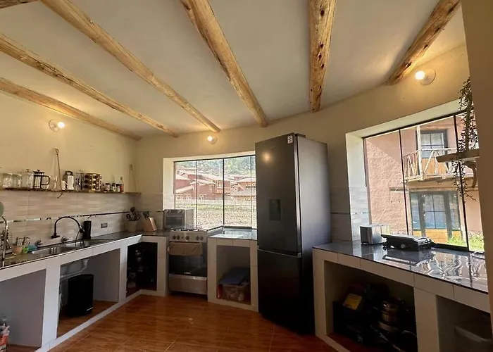 Cosy With Bathroom In Prime Area