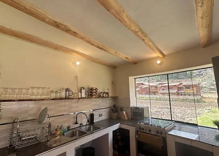 Cosy With Bathroom In Prime Area *